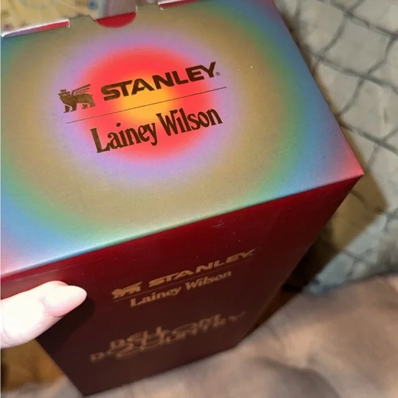 Stanley x Lainey Wilson Country Gold 40z Quencher - Picture 5 of 6